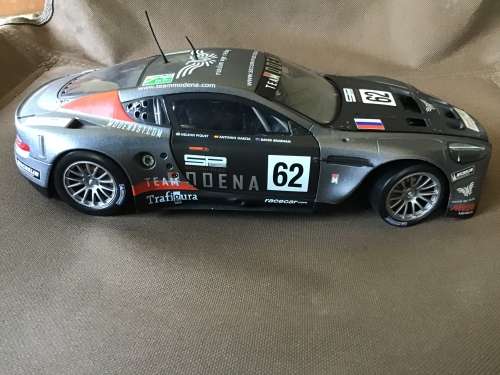 ASTON MARTIN DBS 9 RUSSIAN RACING SCALE 1:18 DIE CAST MODEL