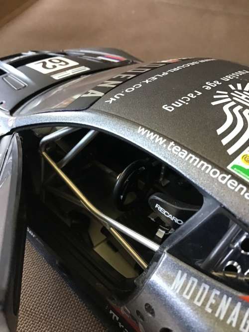 ASTON MARTIN DBS 9 RUSSIAN RACING SCALE 1:18 DIE CAST MODEL