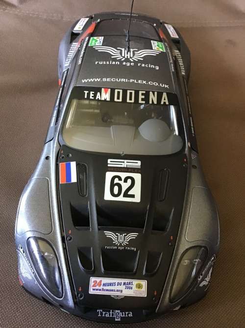 ASTON MARTIN DBS 9 RUSSIAN RACING SCALE 1:18 DIE CAST MODEL