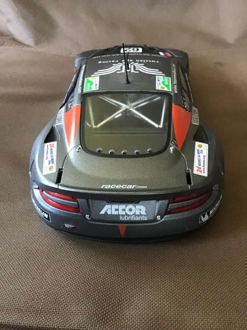 ASTON MARTIN DBS 9 RUSSIAN RACING SCALE 1:18 DIE CAST MODEL
