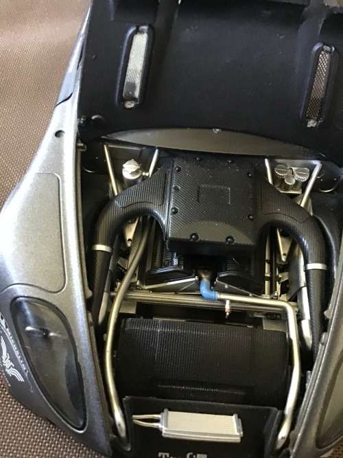 ASTON MARTIN DBS 9 RUSSIAN RACING SCALE 1:18 DIE CAST MODEL