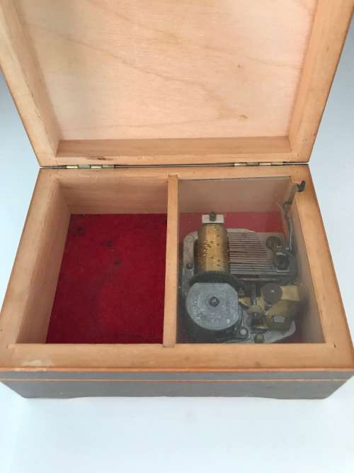 Original Hummel Music box