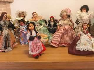 SIXTEEN VINTAGE INTERNATIONAL SOUVENIR DOLLS