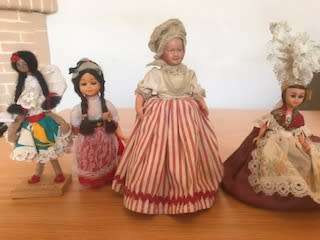 SIXTEEN VINTAGE INTERNATIONAL SOUVENIR DOLLS