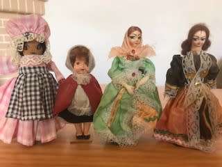 SIXTEEN VINTAGE INTERNATIONAL SOUVENIR DOLLS