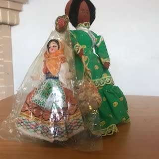 TEN COLLECTABLE INTERNATIONAL SOUVENIR FIGURINES/DOLLS