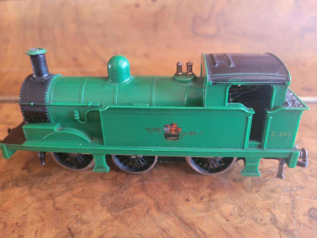 HORNBY DUBLO 2207 GREEN TANK LOCOMOTIVE-In a very beautiful  condition