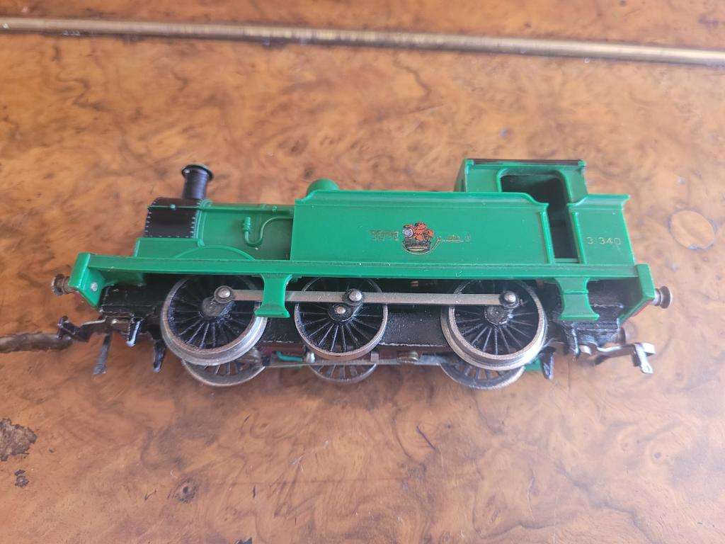 HORNBY DUBLO 2207 GREEN TANK LOCOMOTIVE-In a very beautiful  condition