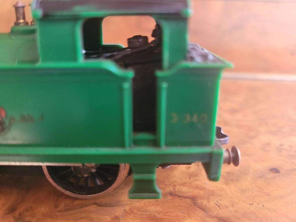HORNBY DUBLO 2207 GREEN TANK LOCOMOTIVE-In a very beautiful  condition