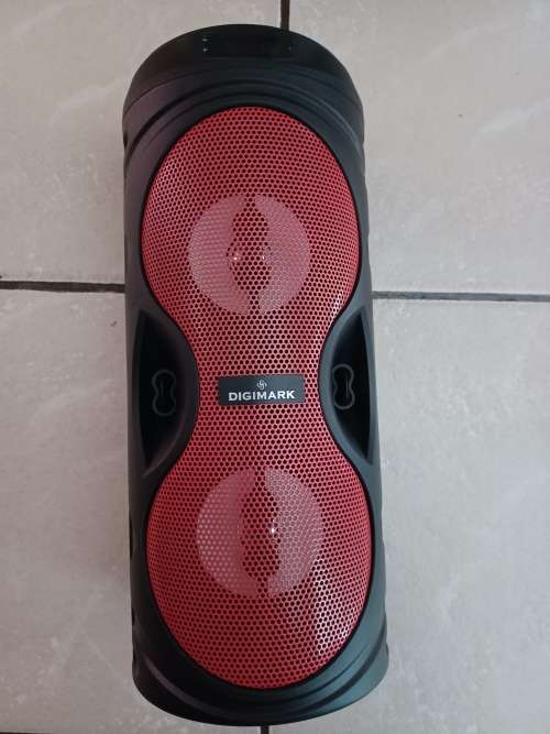 Clear sound Bluetooth Portable speaker with built in Radio, AUX and SD card slot