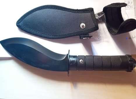 STAINLESS STEEL CAMPING / HUNTING KNIFE - A MUST HAVE !!!