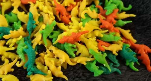 ALL FOR ONE BID - GROW IN WATER DINOSAURS (GLOW IN THE DARK)