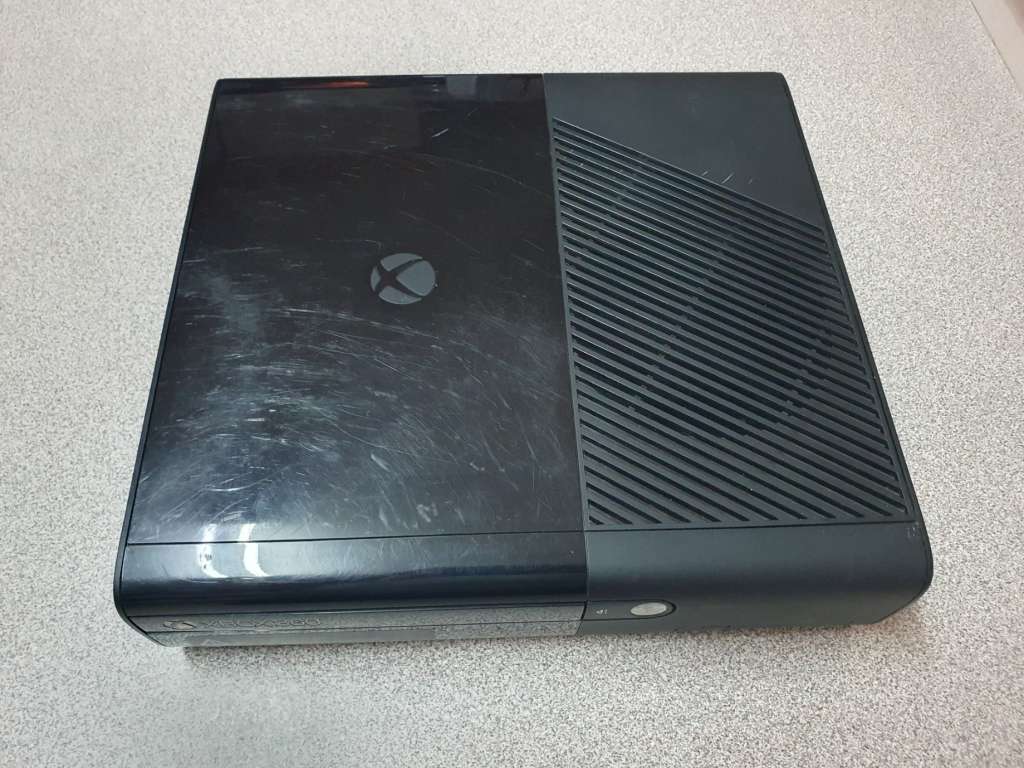 Xbox 360 E 4GB with Kinect and 2 Controllers