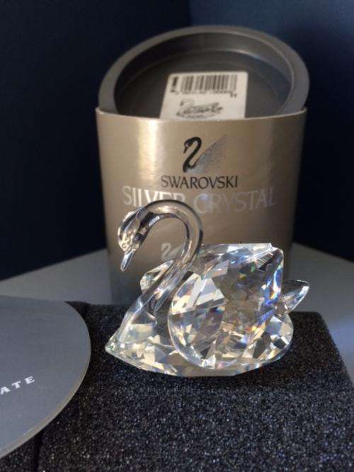Swarovski crystal figurine ~ Medium size Swan