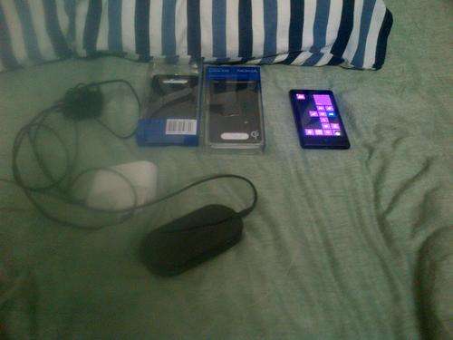 NOKIA LUMIA 820,BARGAIN,FREE SHIPPING PLUS CHARGING COVERS AND PLATE