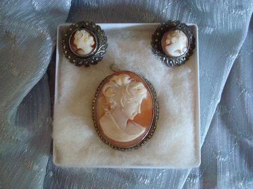 CAMEO BROOCH / PENDANT & EARRINGS