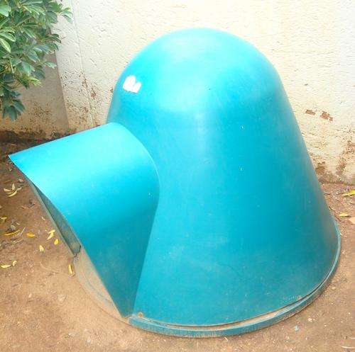 EXTRA LARGE PLASTIC DOG KENNEL