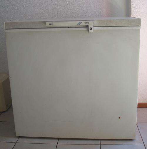 SMALL CHEST FREEZER