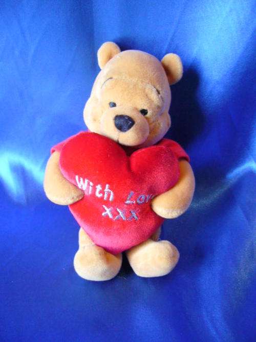 **** Brand New Genuine Disney Bean Bag Plush Toy - Winnie the Pooh With Love Soft Toy ****