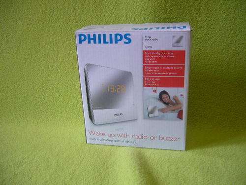 **** Brand New Electronic Philips Digital Radio Alarm Clock & Mirror ****