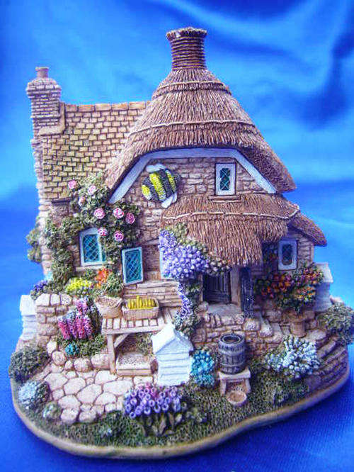 Miniature House - Lilliput Lane " Little Bee "