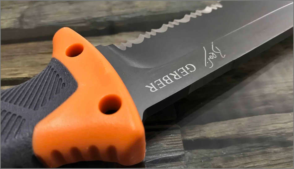 Gerber Bear Grylls Ultimate Survival Knife combo edge