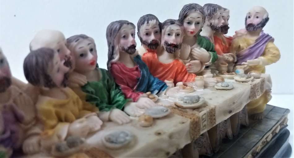 Da Vinci`s `The Last Supper` Jesus and His Disciples, Religious Stone Resin Figurine on base 18,5 cm