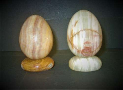 MARBLE/ ONYX EGGS - SET OF TWO ON ROUND ALABASTER ONYX STANDS cm and cm