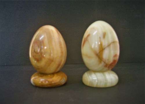 MARBLE/ ONYX EGGS - SET OF TWO ON ROUND ALABASTER ONYX STANDS cm and cm
