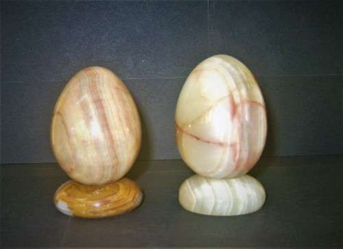 MARBLE/ ONYX EGGS - SET OF TWO ON ROUND ALABASTER ONYX STANDS cm and cm