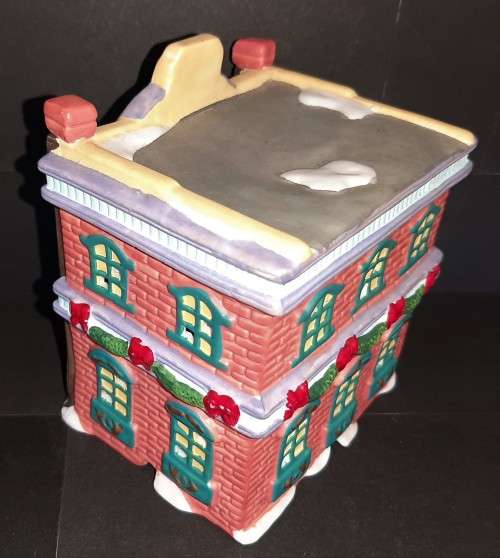 CHRISTMAS VILLAGE FIRE STATION PORCELAIN HOUSE