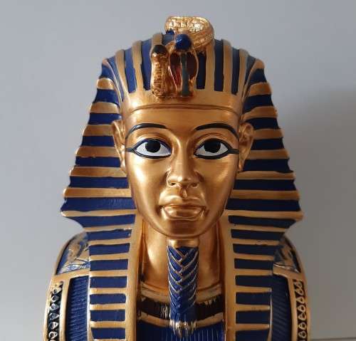 PHARAOH TUTANKHAMUN BUST MADE FROM STONE RESIN HAND FINISHED / PAINTED 18.2 cm