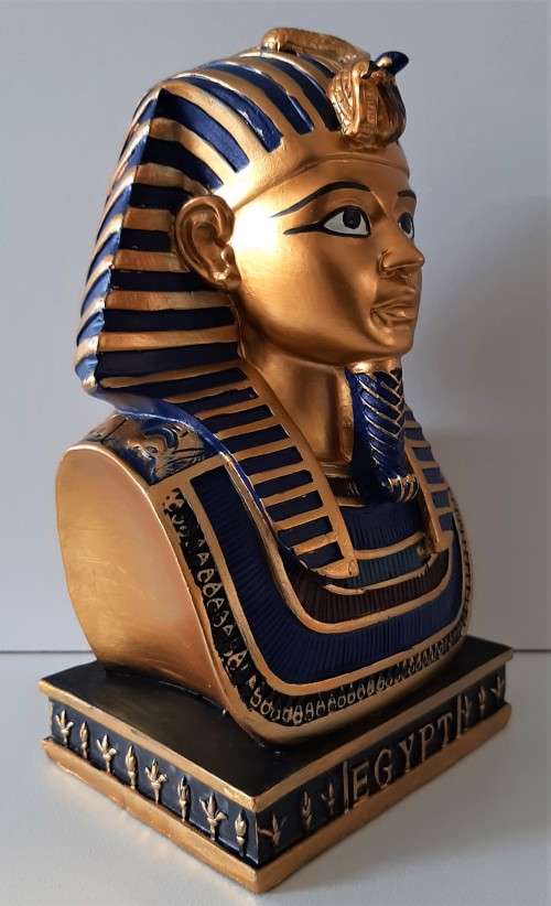 PHARAOH TUTANKHAMUN BUST MADE FROM STONE RESIN HAND FINISHED / PAINTED 18.2 cm