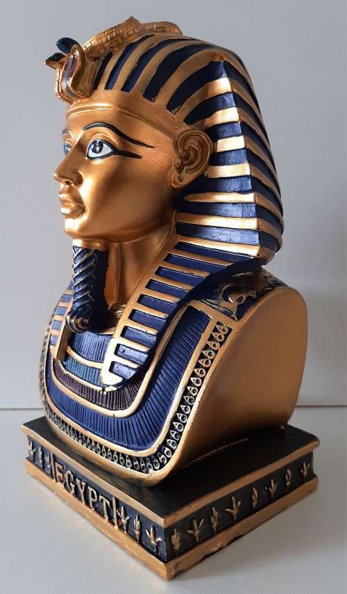 PHARAOH TUTANKHAMUN BUST MADE FROM STONE RESIN HAND FINISHED / PAINTED 18.2 cm