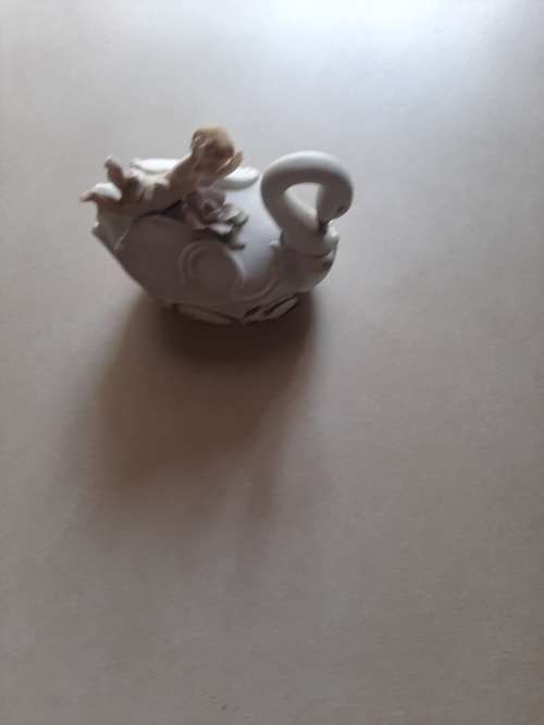 PORCELAIN.SWAN TRINKET BOX