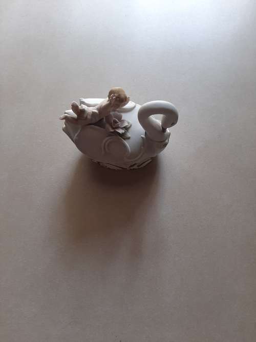 PORCELAIN.SWAN TRINKET BOX