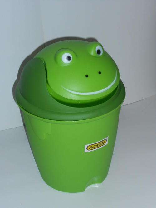Addis Frog Dustbin