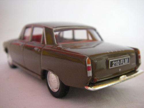 Vanguard Rover 2000 scale 1/43 excellent condition in original box.Limited edition