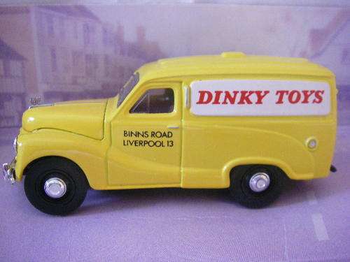 Dinky DY- 15 1953 AUSTIN A40 YELLOW  in original packaging in good condition.
