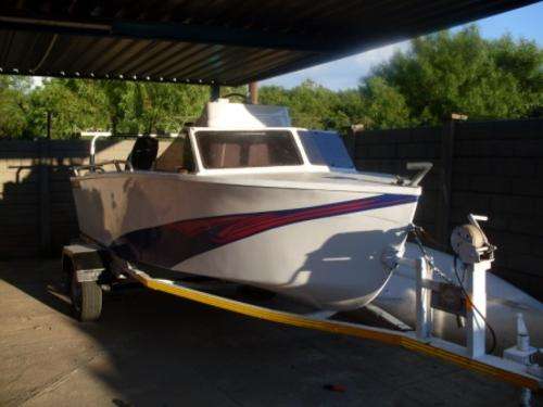 Good condition Fishing boat - with 60 HP Johnson motor