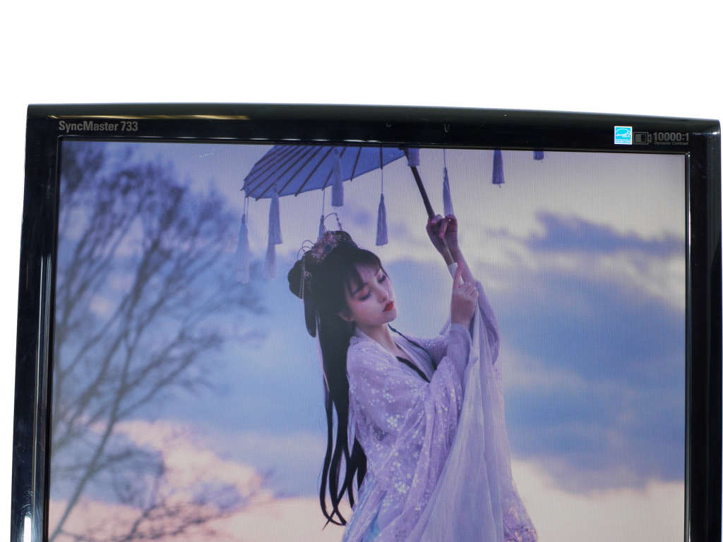 Samsung SyncMaster 733 computer monitor 17 inches (1280 x 1024) - PRESENT SCRACHES ON THE SCREEN