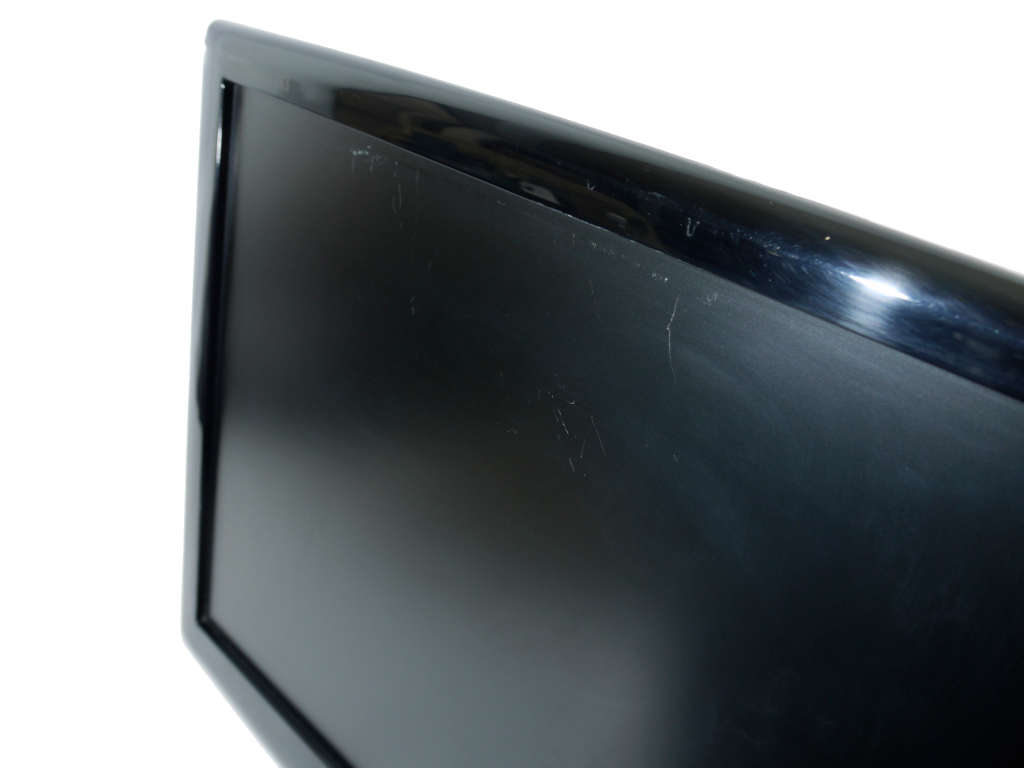 Samsung SyncMaster 733 computer monitor 17 inches (1280 x 1024) - PRESENT SCRACHES ON THE SCREEN