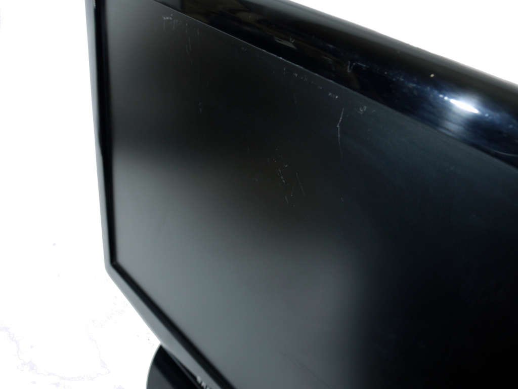 Samsung SyncMaster 733 computer monitor 17 inches (1280 x 1024) - PRESENT SCRACHES ON THE SCREEN