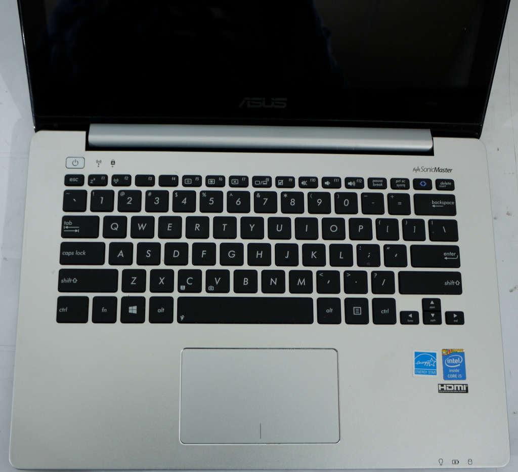 ASUS Ultrabook Touch screen - i5 4200U, 4GB RAM, 1 TB Storage (Battery NOT INCLUDED)