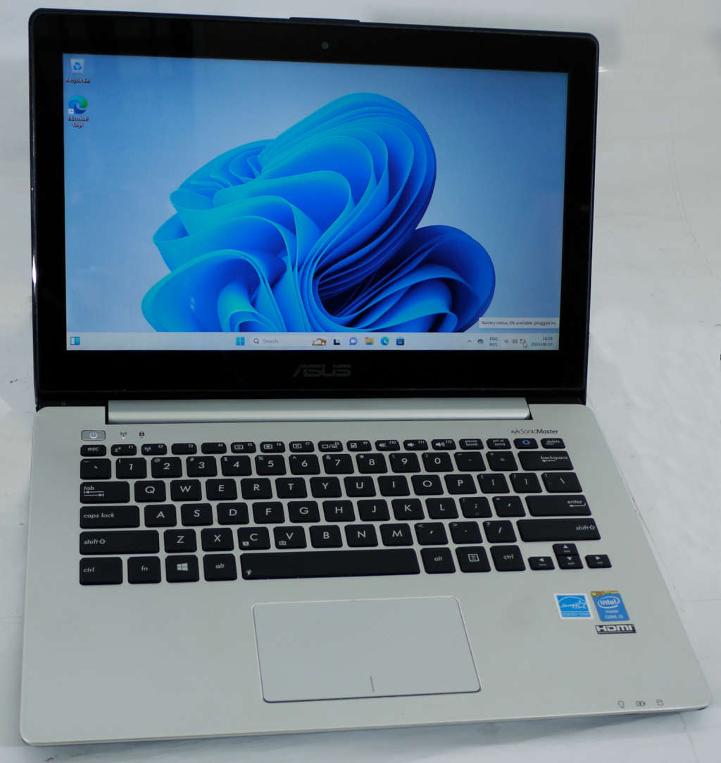 ASUS Ultrabook Touch screen - i5 4200U, 4GB RAM, 1 TB Storage (Battery NOT INCLUDED)