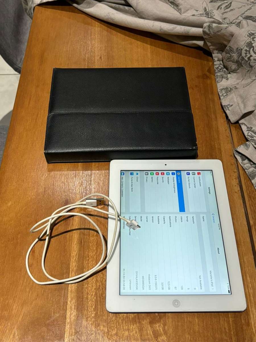 Apple iPad 2 16gb with Keyboard Case