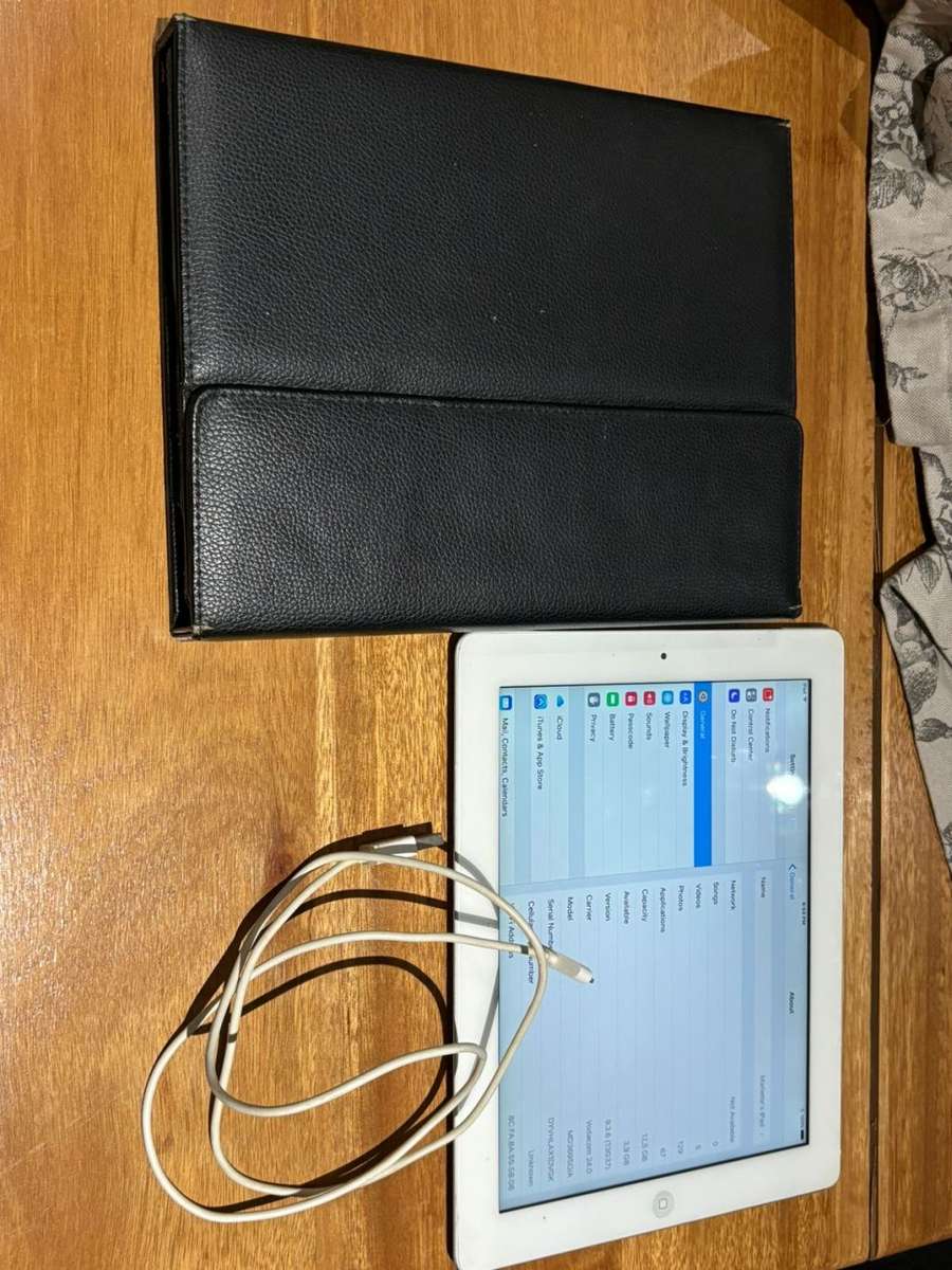 Apple iPad 2 16gb with Keyboard Case