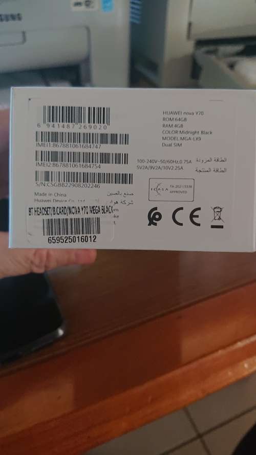 HAUWEI Nova Y70 Dual Sim, extra 64 GB Memory card included PLUS set of Bluetooth Headphones