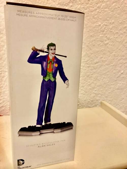 JOKER STATUE