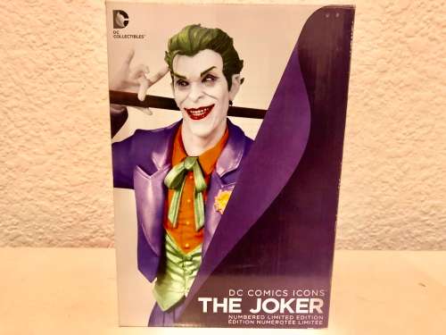 JOKER STATUE